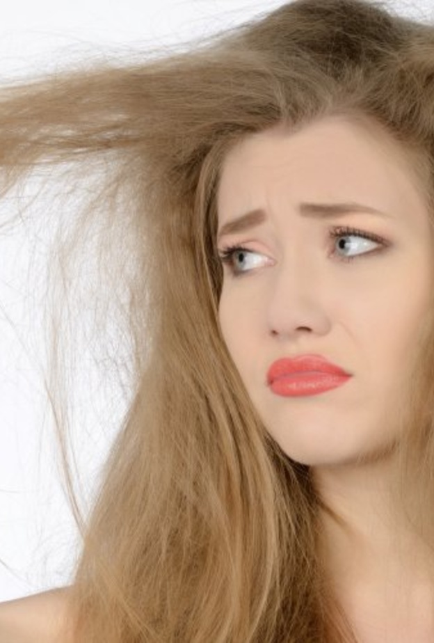 يجب ان تتخلصي من مشكلة جفاف شعرك قبل الزفاف