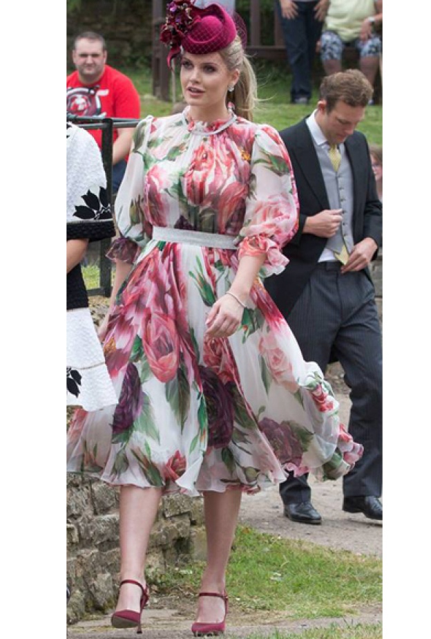 كايتي سبينسر تخطف الأنظار بأناقتها خلال حضورها حفل زفاف ابنة عمتها سيليا مكوركوديل