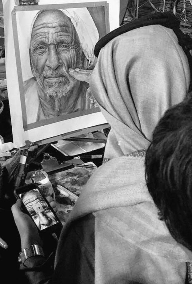 علي اثناء رسم لوحته