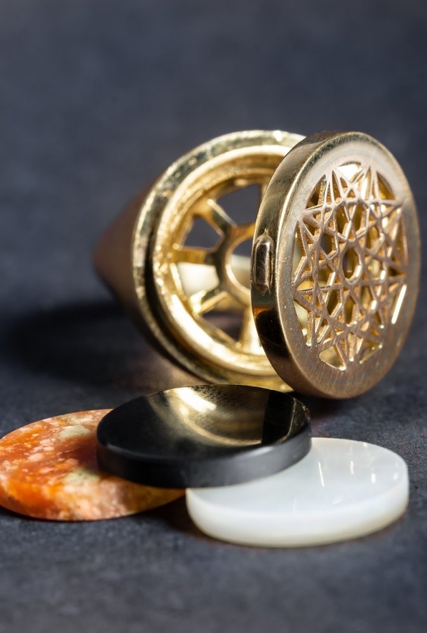 مجوهرات Hajer Jewels للمصممة السعودية هاجر الثنيان 