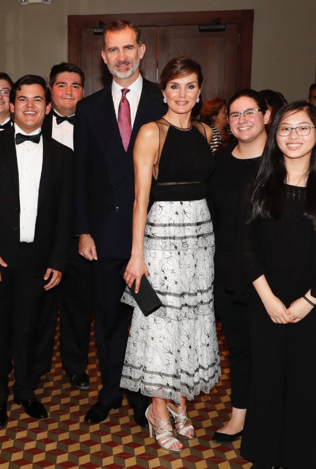 ليتيسيا ملكة اسبانيا تستحق عن جدارة لقب ملكة الاطلالات الراقية والانيقة