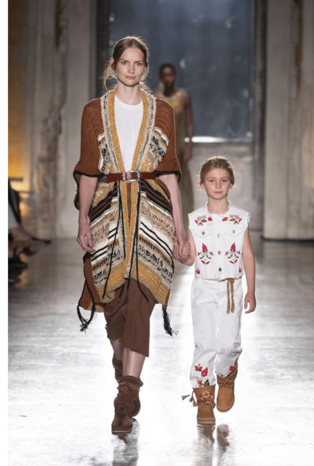 Alberta Ferretti  تطلق أول مجموعة جونيور لربيع وصيف 2019