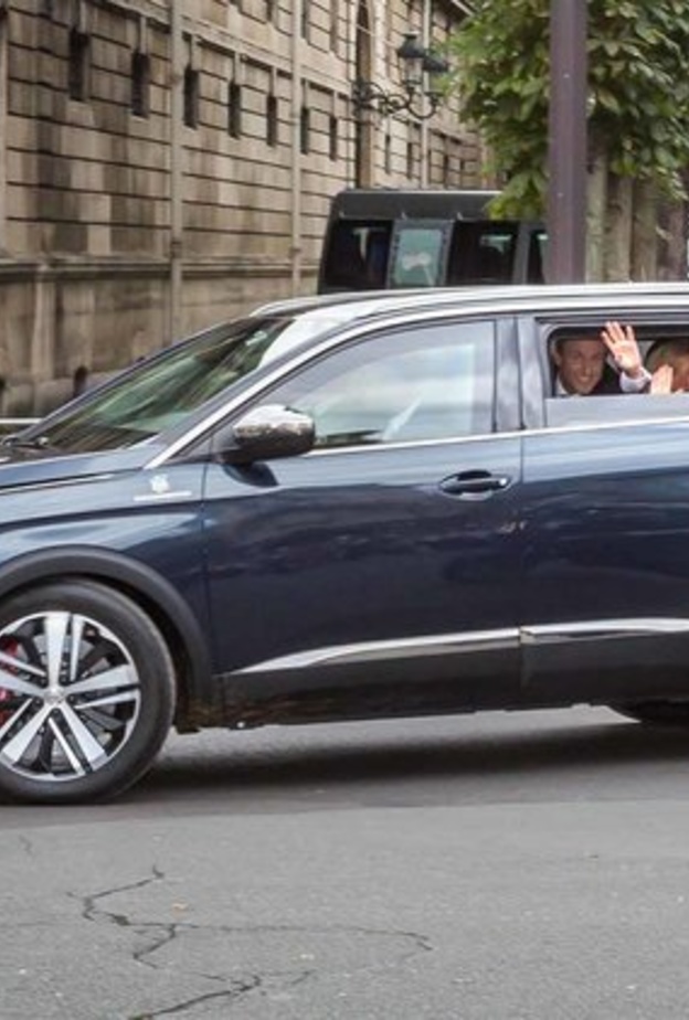  إضافة درع مصفح للسيارة الرئاسية