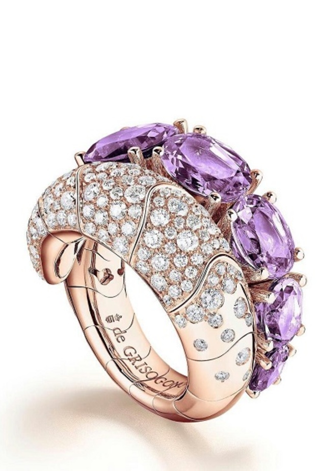 خاتم ديور من الذهب والاسبنيل الأزرق والماس