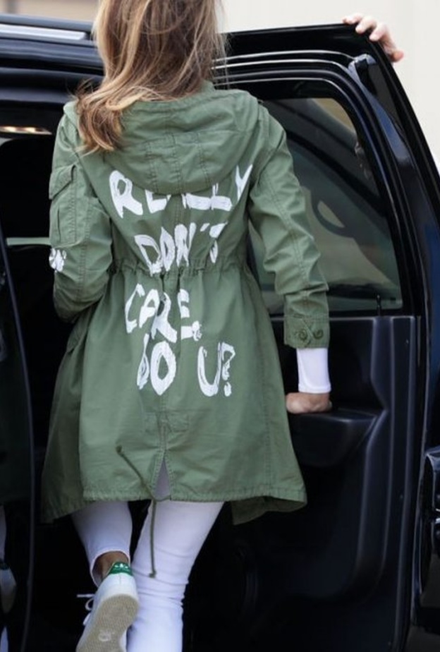 كُتب على ظهر السترة أنا حقاً لا أهتم، فماذا عنكم؟