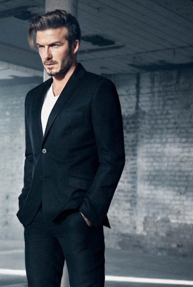 ستايل ديفيد بيكهام السمارت كاجوال بالبدلة الأنيقة مع التيشرت