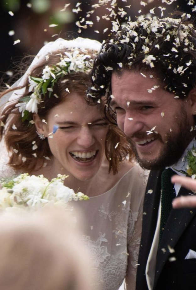 كيت هارينجتون و روز ليزلي 