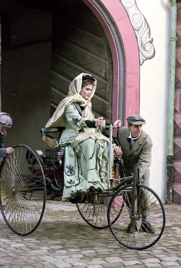 شجاعة بيرثا وقيادتها السيارة أسست لاحقاً لتطوير مشروع زوجها كارل بنز