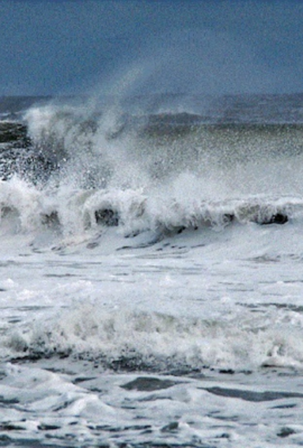 الإمارات.."الأرصاد" يجدد تحذيراته من استمرار اضطراب البحر