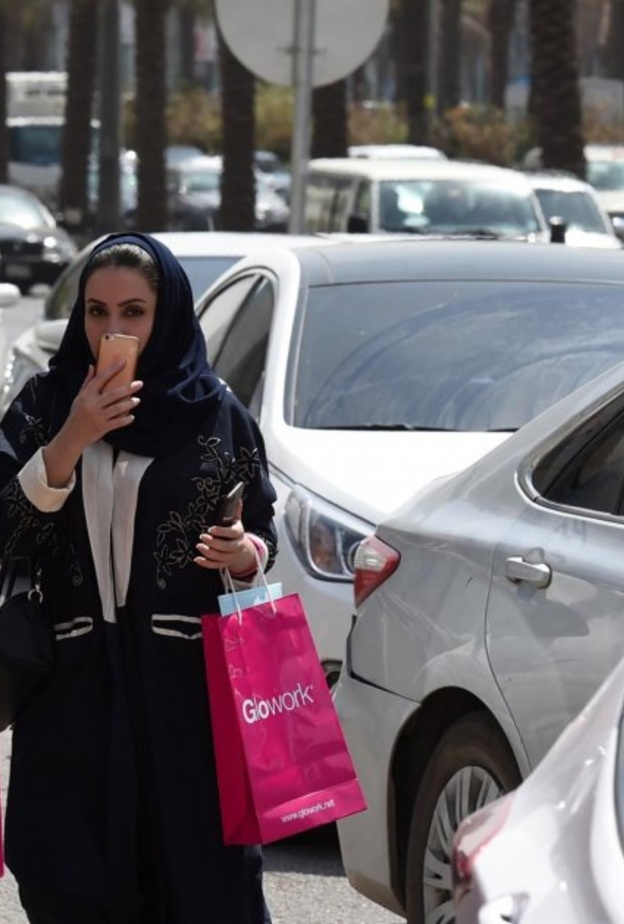 منع تصوير السيدات أثناء قيادتها السيارة