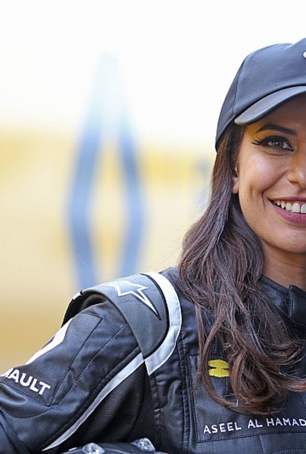 أول امرأة سعودية تقود سيارة فورمولا 1