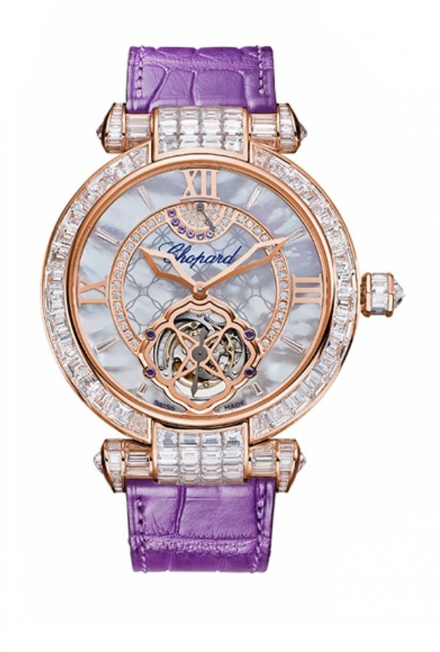 ساعة فان كليف آند أربلز من عرق اللؤلؤ والماس والذهب