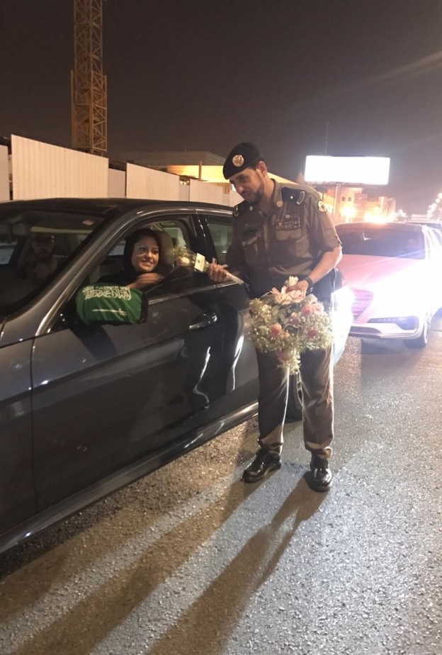 سعوديات و خليجيات يقدن سيارتهن في الشوارع السعودية