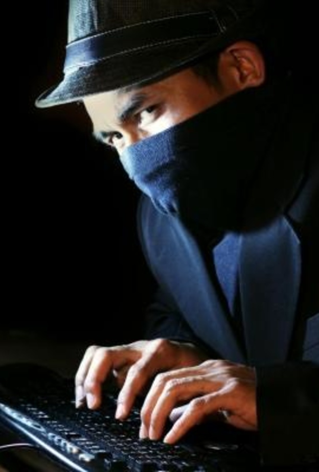 تعرف على طريقة الإبلاغ عند تعرضك للاحتيال عبر وسائل التواصل في الإمارات