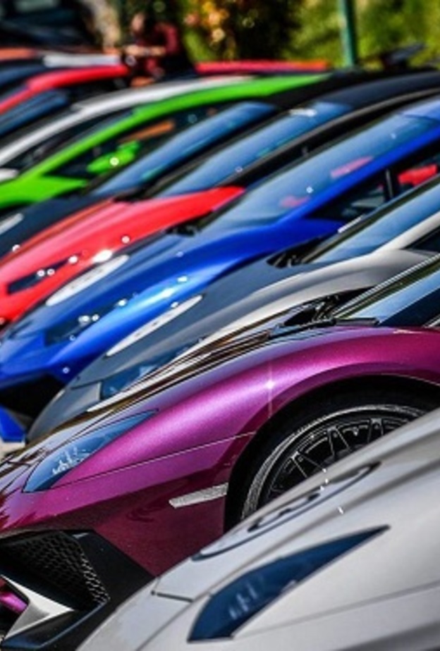 يلعب لون السيارة إلى جانب شهرة العلامة التجارية للمركبة عنصرا مهما في اختيار السيدات لسياراتهن