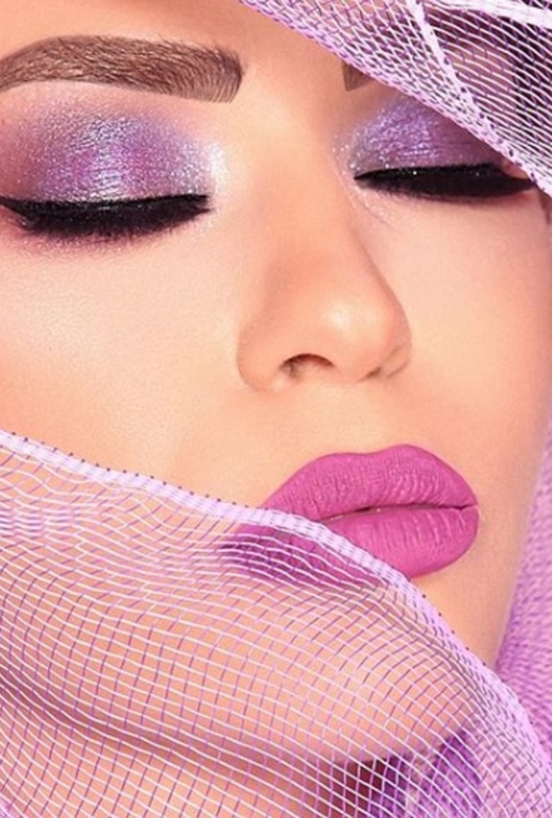 مكياج رائع بلمسة بنفسجية للعروس