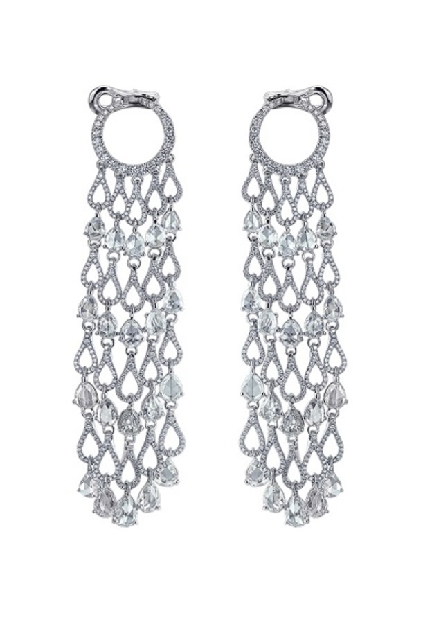 أقراط شوميه من الذهب الأبيض والماس من مجموعة Joséphine