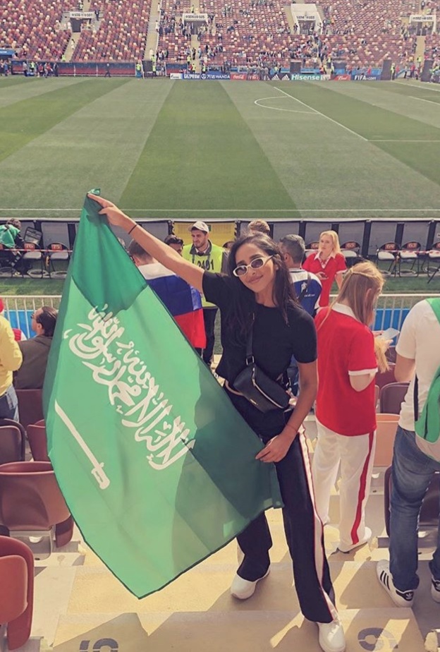 تحرص هلا على ان تحمل جميع اطلالاتها لمسات انثوية