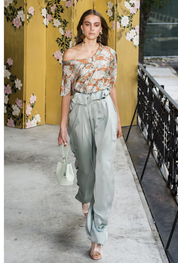 من أجمل سراويل الخصر العالي من اليكسيس مابيي