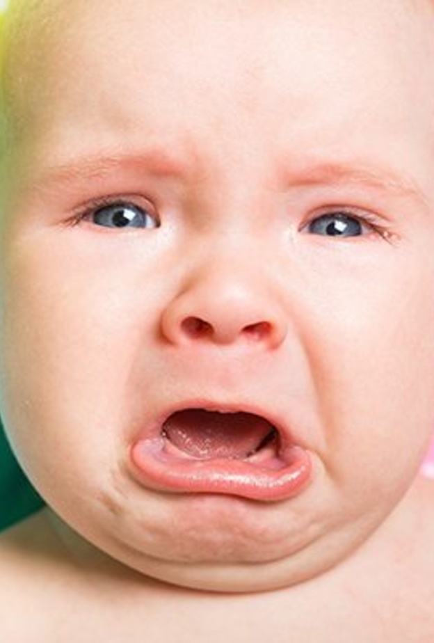 كثرة بكاء الطفل الرضيع يوسع رئتيه من المعتقدات الخاطئة عند الأمهات فانتبهي لذلك.
