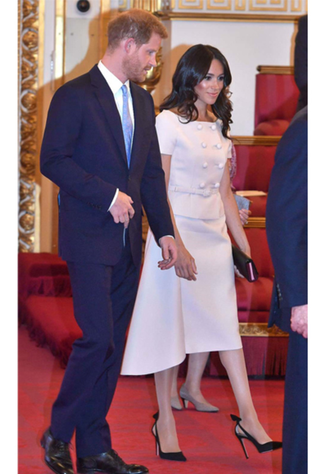 دوقة ساسكس الأميرة ميغان ماركل Meghan Markle برفقة الملكة إليزابيث والأمير هاري