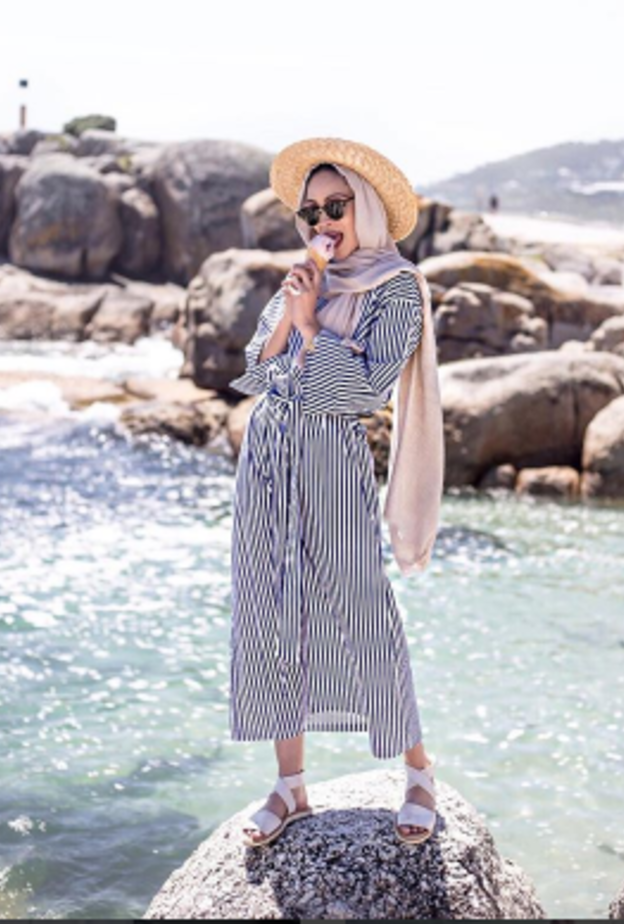  تجرّئي بالقبّعة مع اطلالاتك الصيفية ومع الحجاب