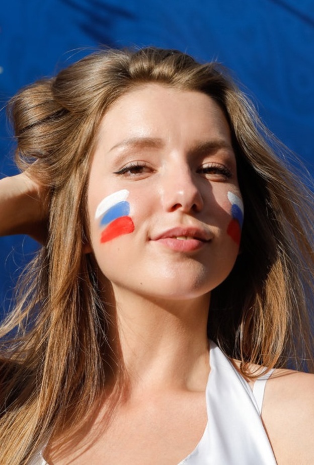 مشجعات كأس العالم 2018 يتنافسن على الجمال
