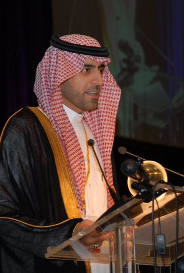 يأتي منح الراجحي الجائزة لدوره الريادي في تطوير خدمات رعاية العيون