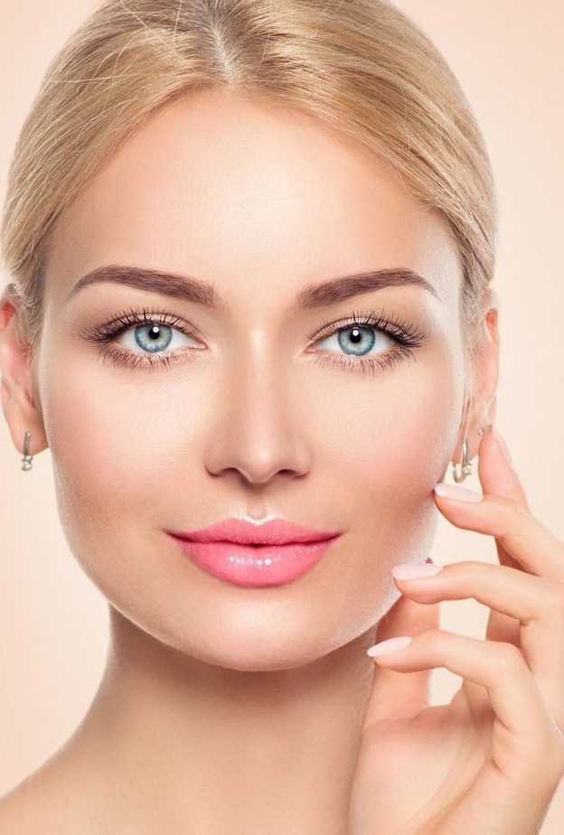  يساعد الكركم في القضاء على الخطوط الصغيرة