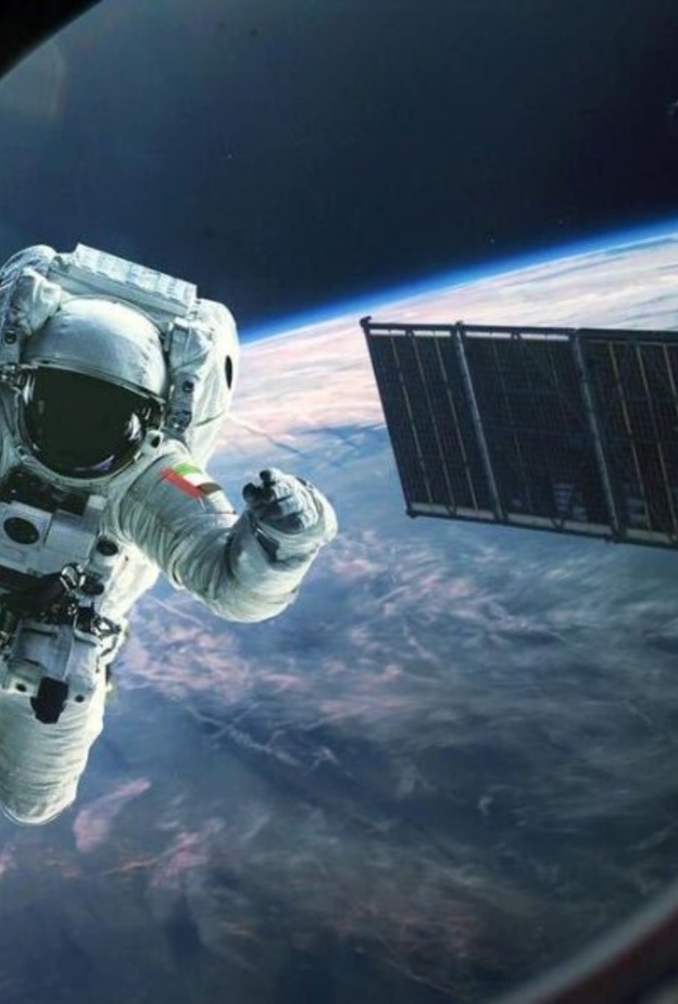 أول رائد فضاء إماراتي في رحلة إلى الفضاء