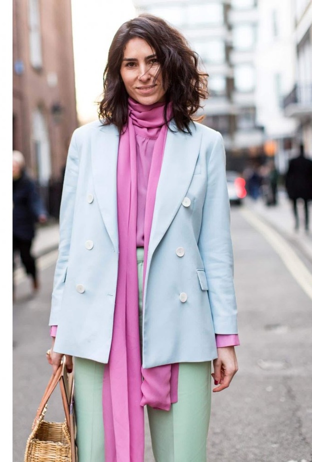 بدلة بدمج الوان باستيل مختلفة.