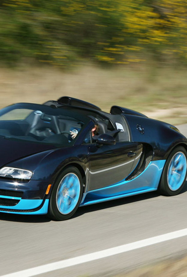 ليونيل ميسي -أودي آر 8 سبايدر بيضاء