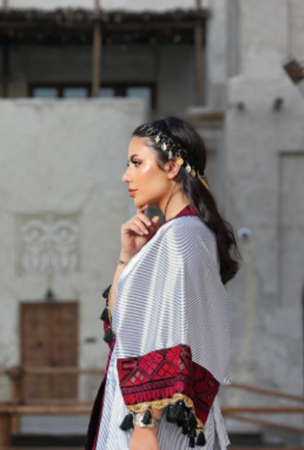 الليلكي من أجمل الألوان هذا الصيف، نسّقيه في أكسسوارات الشّعر لتكسري روتين اطلالاتك على طريقة باولا.