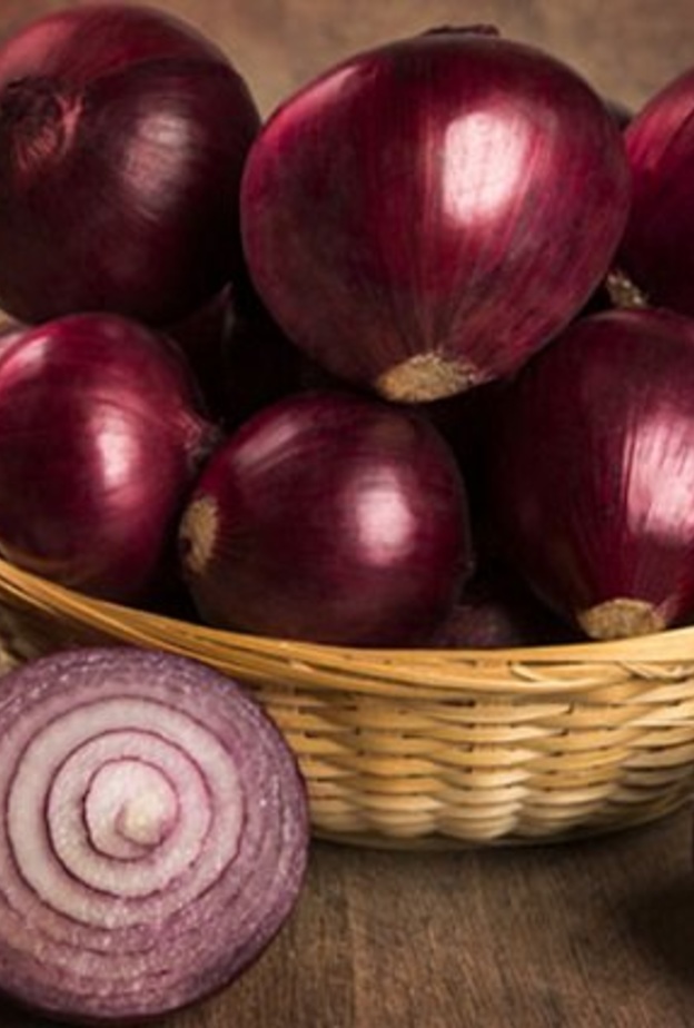 البصل الأحمر يطرد السموم من الجسم