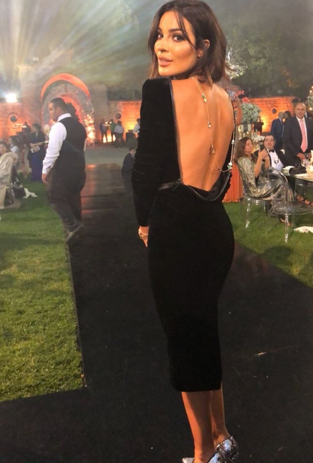 أكسسوارات متجدّدة للنجمة نادين نجيم