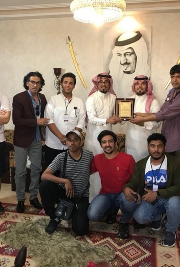  المخرج علي الخبراني يستلم جائزة أفضل نص في المهرجان