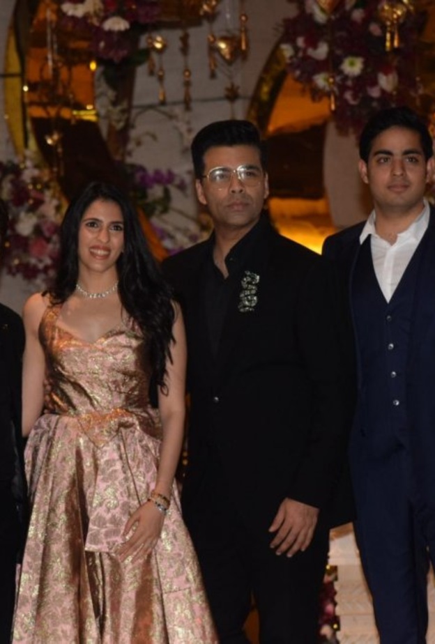 شاروخان وطفليه أريان وأبرام في برشلونة