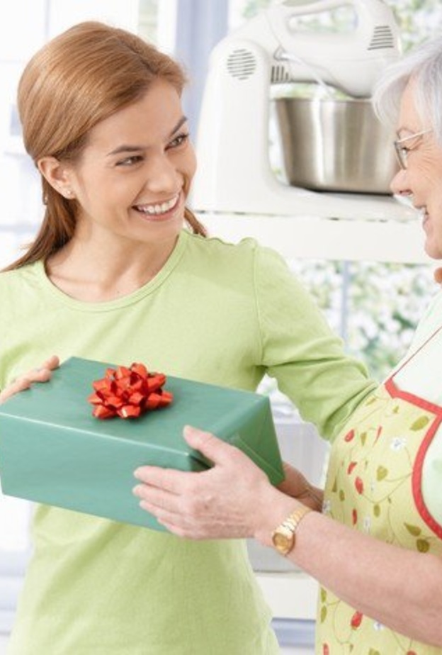 تعاملي مع حماتك بالمودة والحُسنى وكأنها امك الثانية