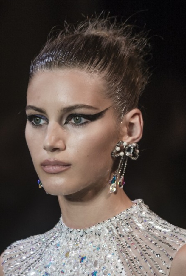 رسمات آيلاينر ناعمة في عرض Antonio Grimaldi