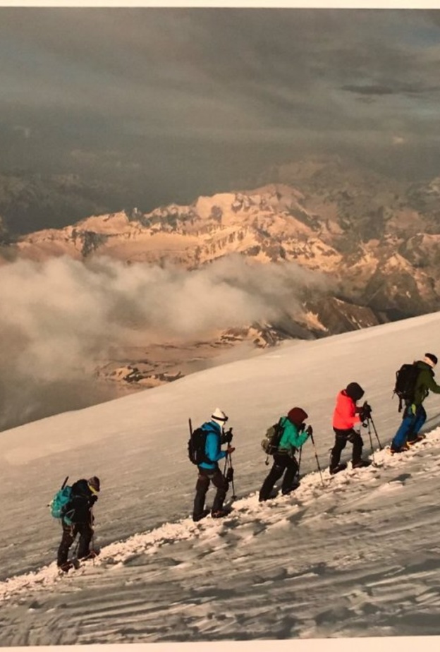  سعوديات يتسلقن أعلى قمة في أوروبا 