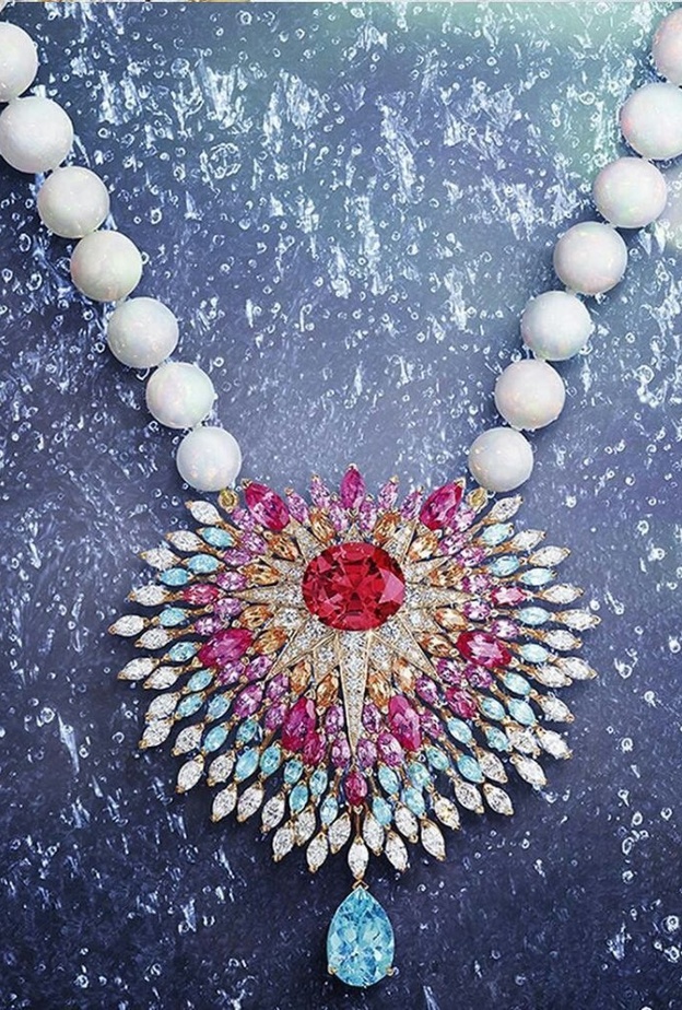 عقد من كارن سوين Karen Suen