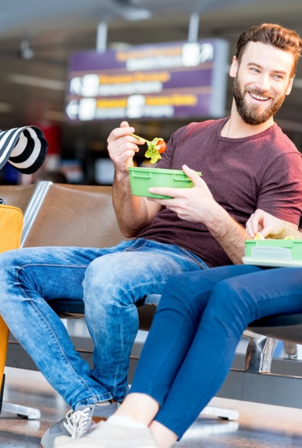 4 اطعمة صحية ينصح بحملها في حقيبة السفر