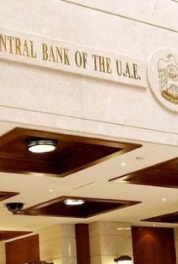 المركز الإماراتي يحمل العملاء ضريبة القيمة المُضافة 