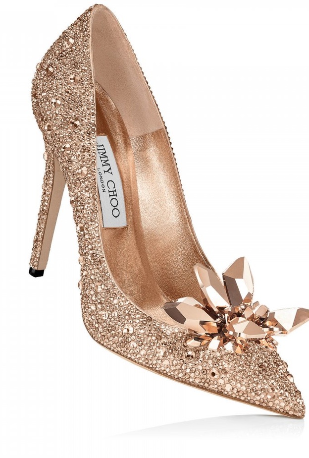 حذاء فخم و مسطح للعروس من مجموعة Jimmy Choo جيمي شو