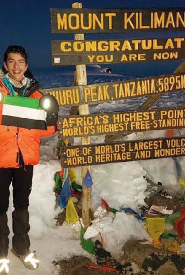 سيف النشار على قمة جبل كليمنجارو