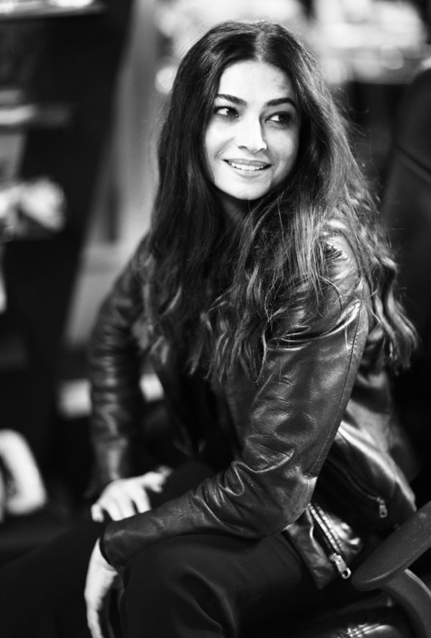 "أنصح باختيار القصات الناعمة القليلة التفاصيل"