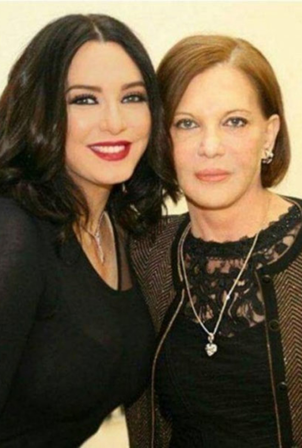 سلا فواخرجي ووالدتها