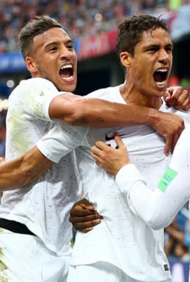 فرنسا أول المتأهلين إلى نصف النهائي