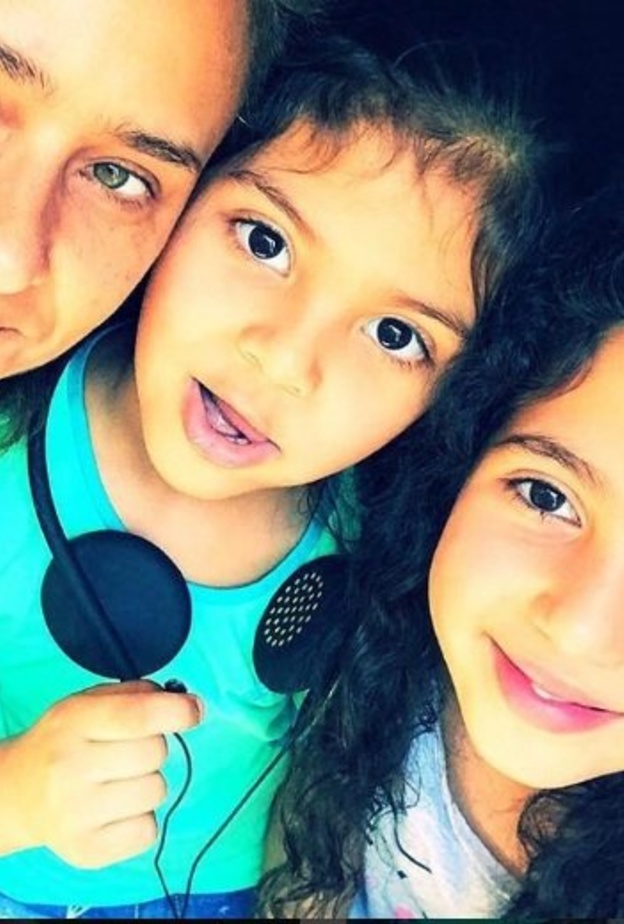 نيللي كريم مع ابنتيها