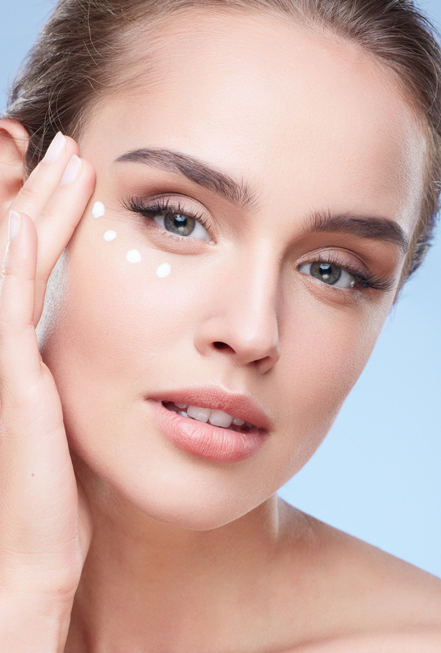 يمكنك وضع شرائح الخيار على عينيك لمدّة خمس دقائق